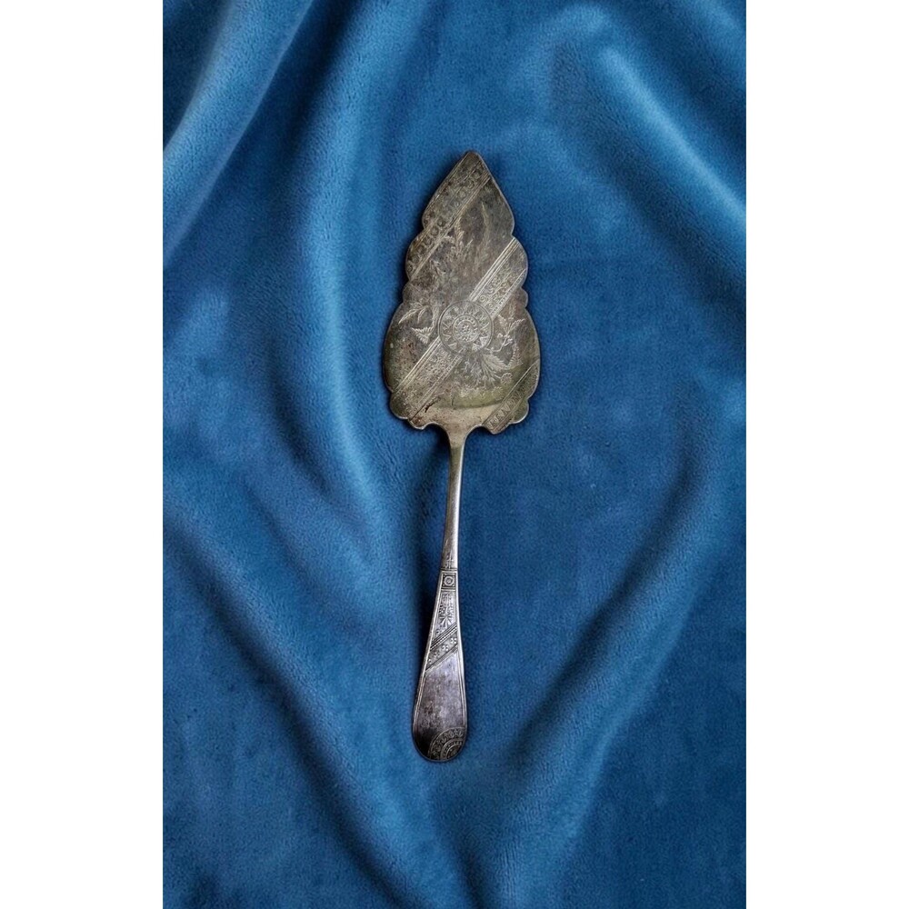 Vintage Wm Rogers & Son AA Silverplate Pie Server /Cake Server – Engraved Floral
